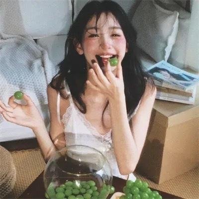 属于她们的片刻